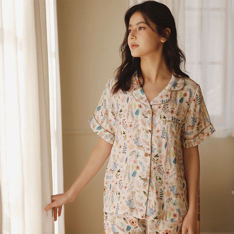 "Dame pyjamas sett med botanisk mønster, pustende stoff og elastisk midje for maksimal komfort og stil."