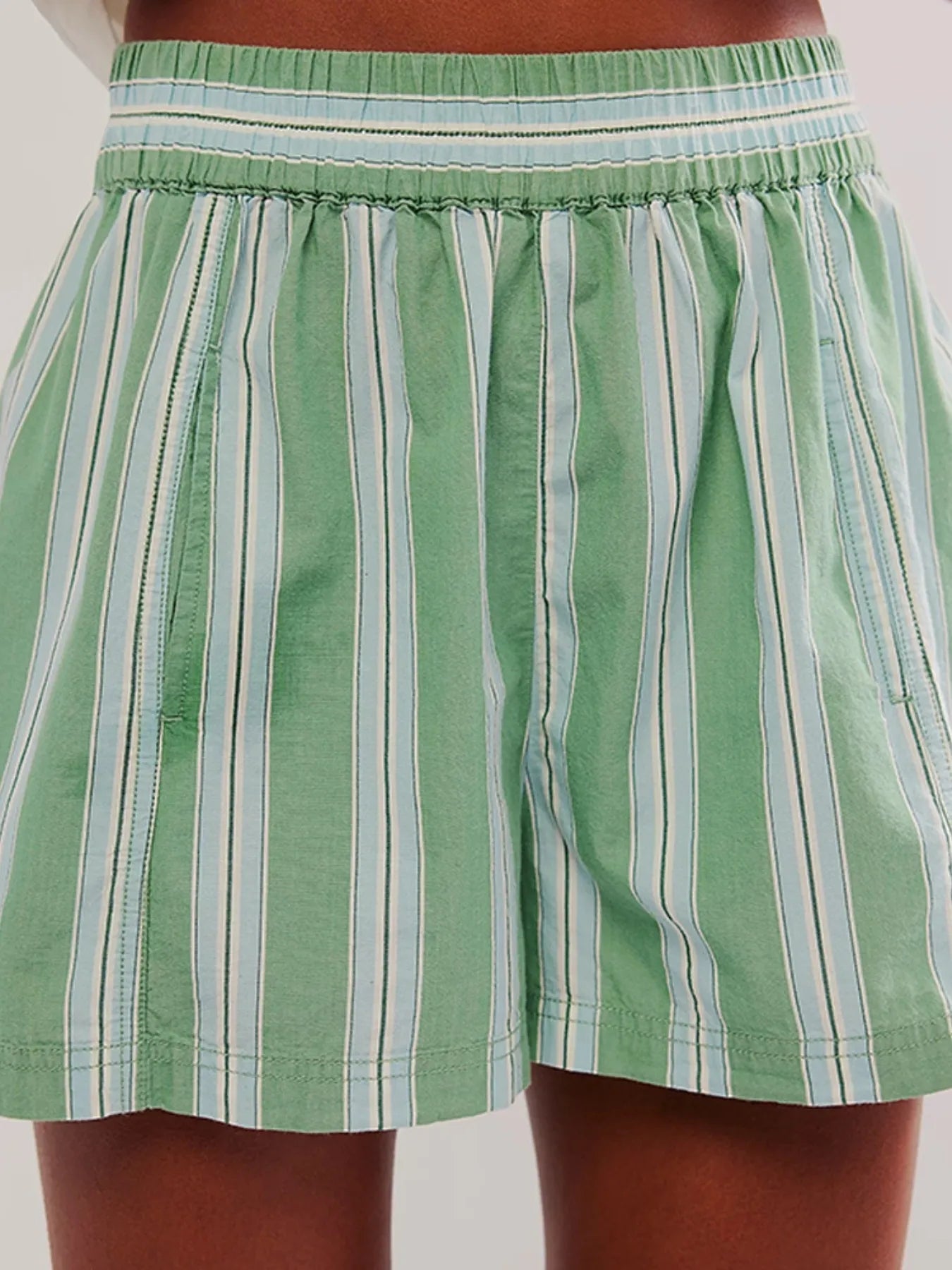 Trendy stripete dame shorts med høyt liv for maksimal komfort i sommer.