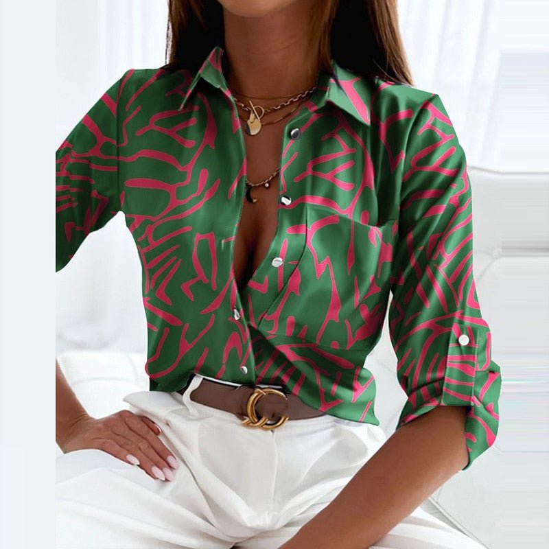 Komfortabel langermet damebluse med omslagskrage. Ideell for en avslappet, men stilfull look.