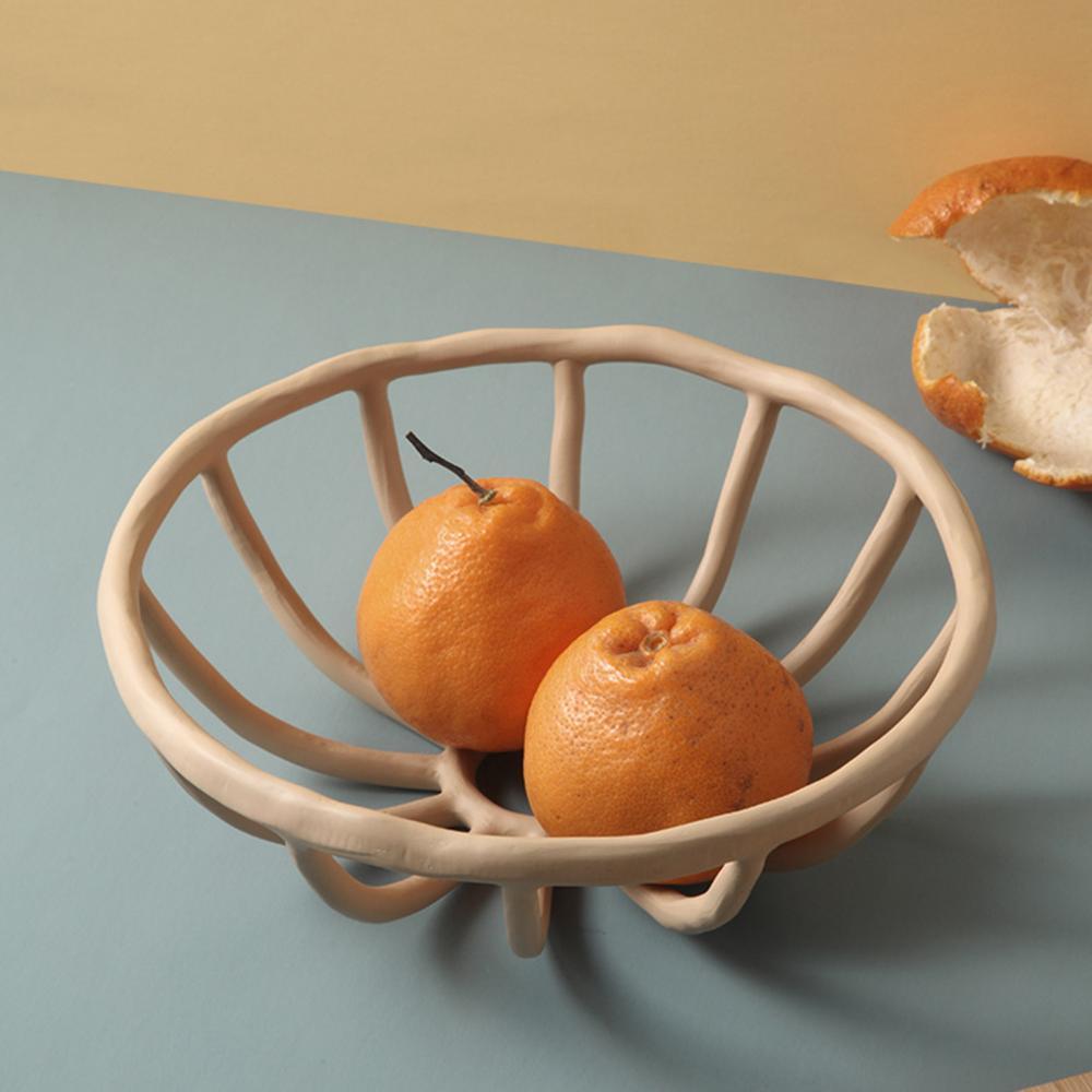 Nordisk stil fruktskål, dekorativ og minimalistisk. Ideell for kjøkkenet, laget av miljøvennlig harpiks.