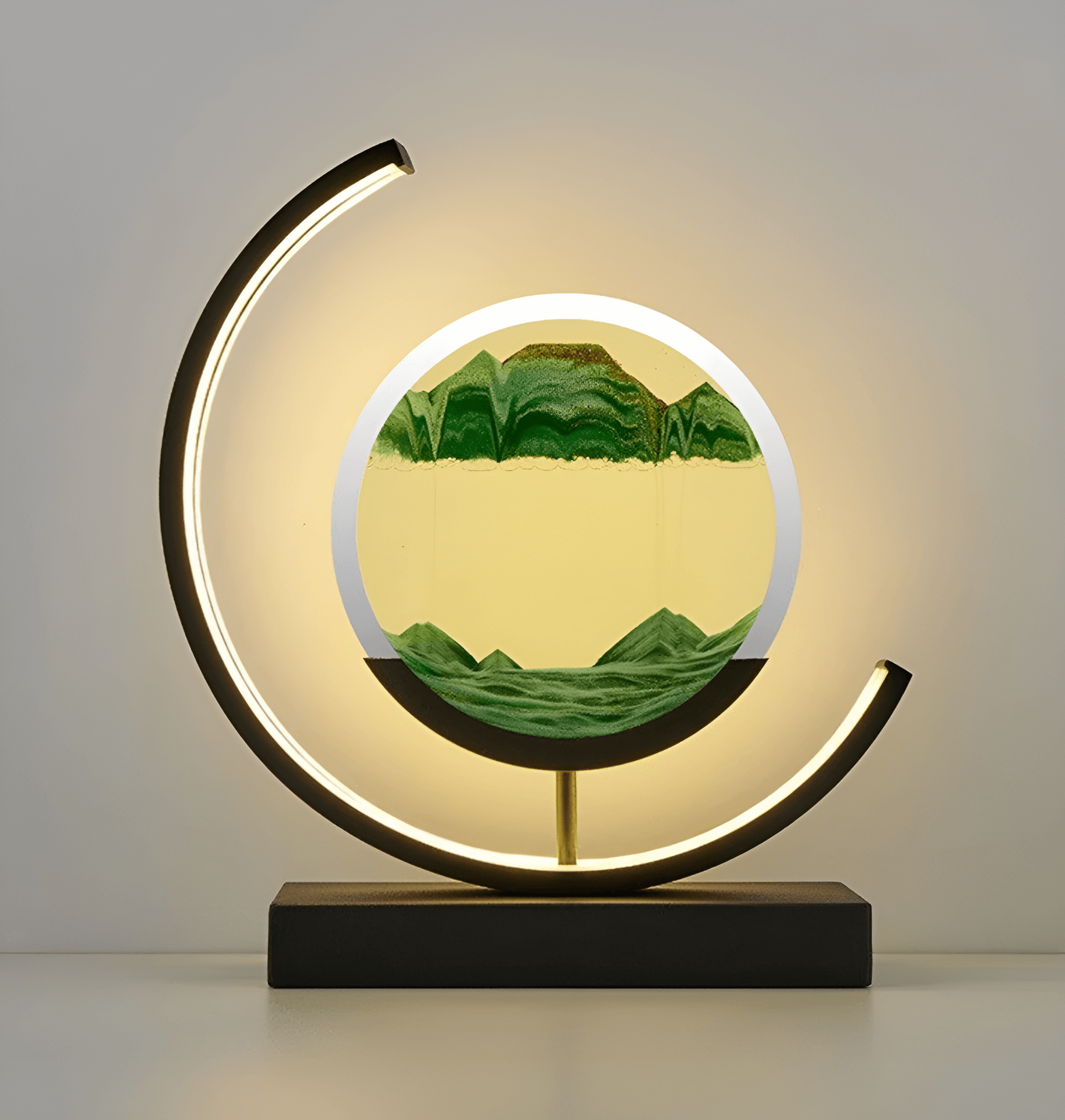 Avslappende LED-bordlampe med flytende sandkunst, perfekt for dekorasjon og beroligende belysning.