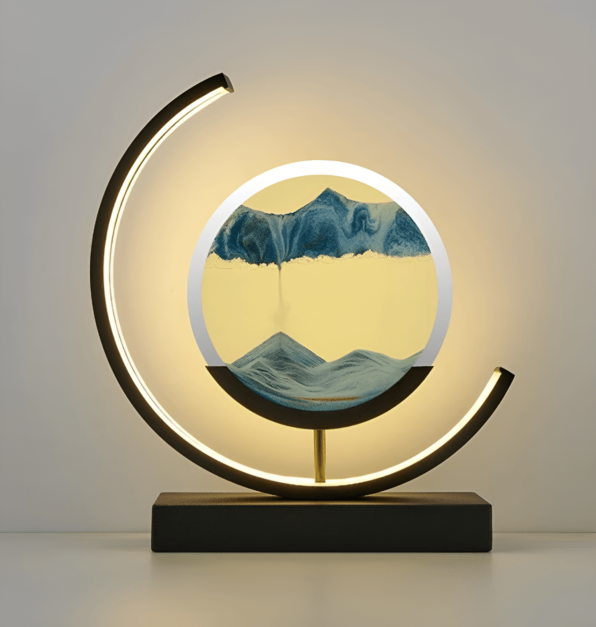 Unik timeglasslampe som kombinerer sandkunst og LED-belysning, en flott dekorasjon og gaveidé.