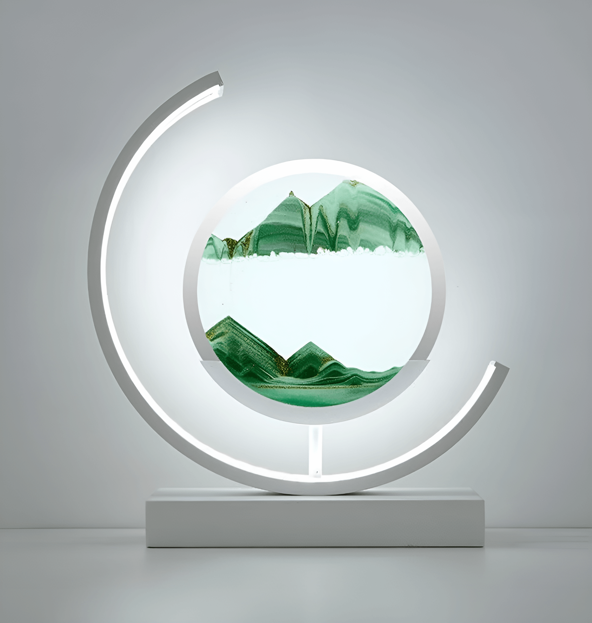 Stilig designlampe med sandkunst og LED-belysning, en unik og dekorativ gave til hjemmet eller kontoret.