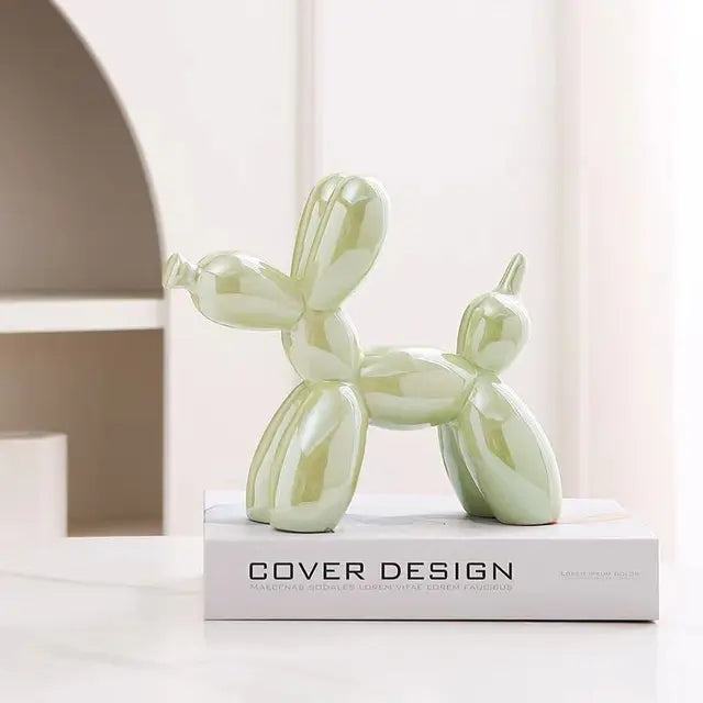 Realistisk bilde av en fargerik ballonghund statue, ideell for barnerom dekorasjon.
