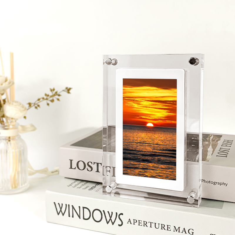 Digital fotoramme med klart akryldisplay for minner, hvit med automatisk avspilling