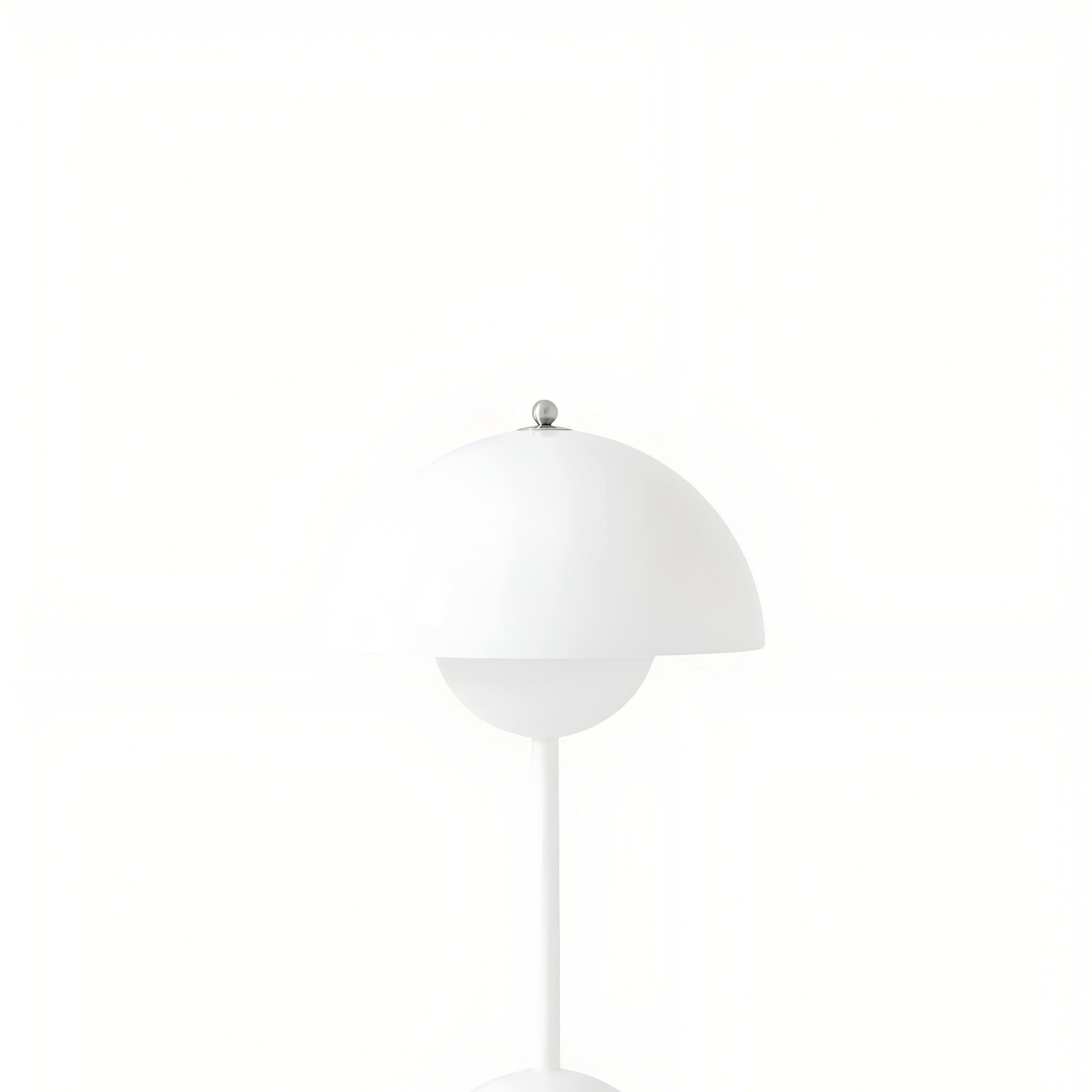 "Dimbar LED bordlampe i skandinavisk design med justerbart lys og stilrent metall, ideell for moderne hjem."