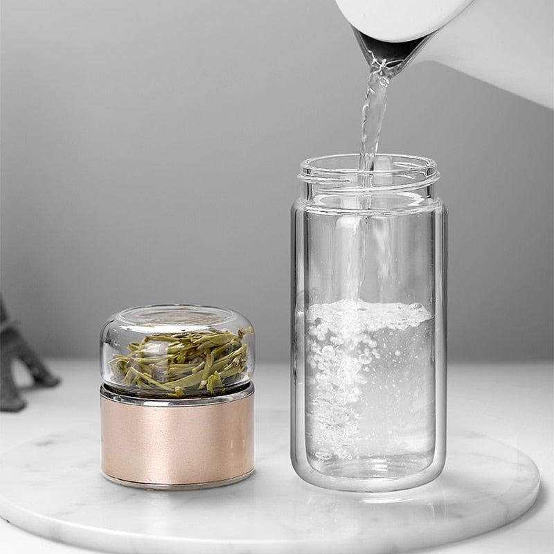 Rosa dobbeltvegget teflaske med infuser, flott for varm eller kald te.