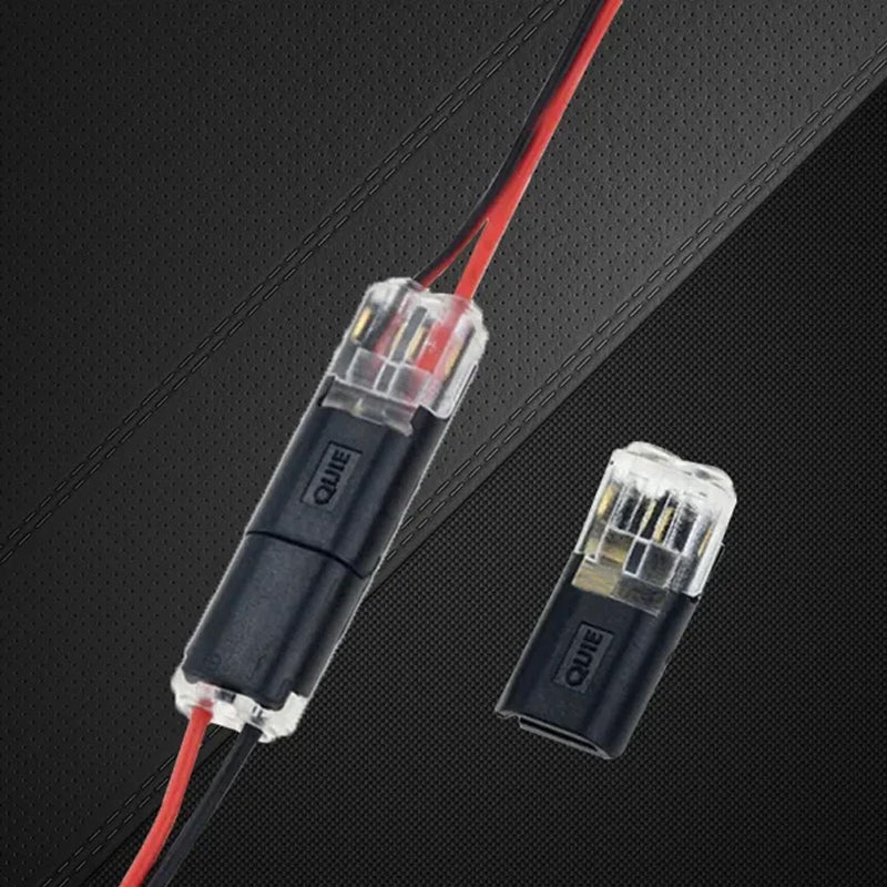 "Effektiv dobbel-leder plug-in-kontakt med låsespenne i beige og blått for sikre elektriske prosjekter, verktøy og DIY."