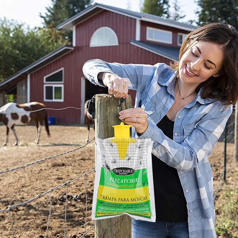 "Effektiv, ikke-giftig engangs fluefangerpose til utendørs skadedyrkontroll. Klar plastpose med vann og lokkemiddel."
