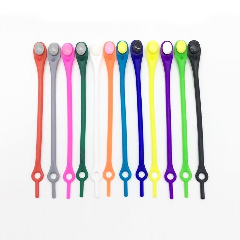 Elastiske flerfargede silikonskolisser for sko, vises i regnbuens farger, perfekt for enkel og stilfull skooppgradering.