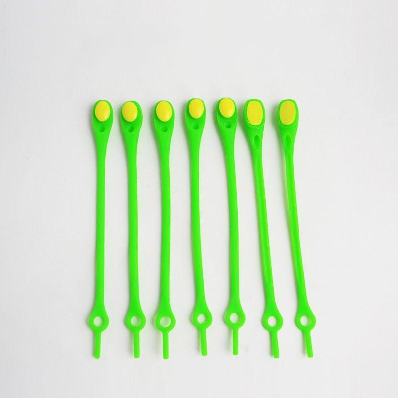 Elastiske flerfargede silikonskolisser for sko, vises i regnbuens farger, perfekt for enkel og stilfull skooppgradering.