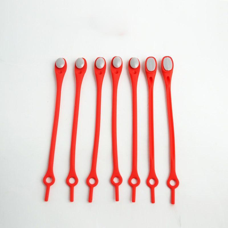Elastiske flerfargede silikonskolisser for sko, vises i regnbuens farger, perfekt for enkel og stilfull skooppgradering.