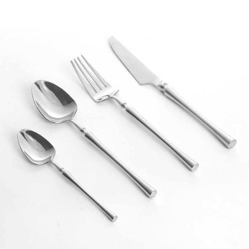 Vakkert 24-delers bestikksett i elegant rustfritt stål. Ideelt for festlig borddekking og gave.