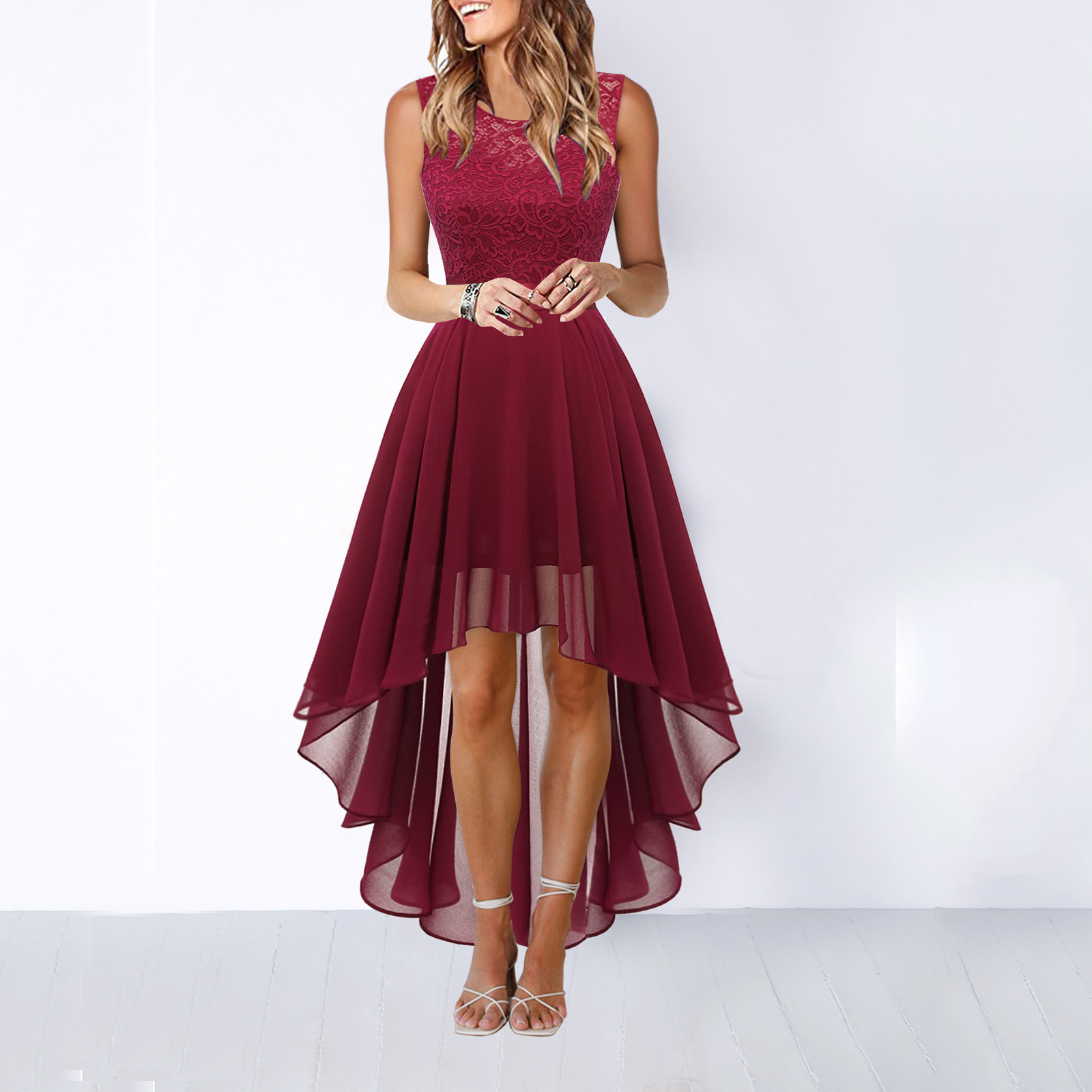 Elegant asymmetrisk aftenkjole for kvinner med vakkert flytende skjørt, ideell for formelle fester.