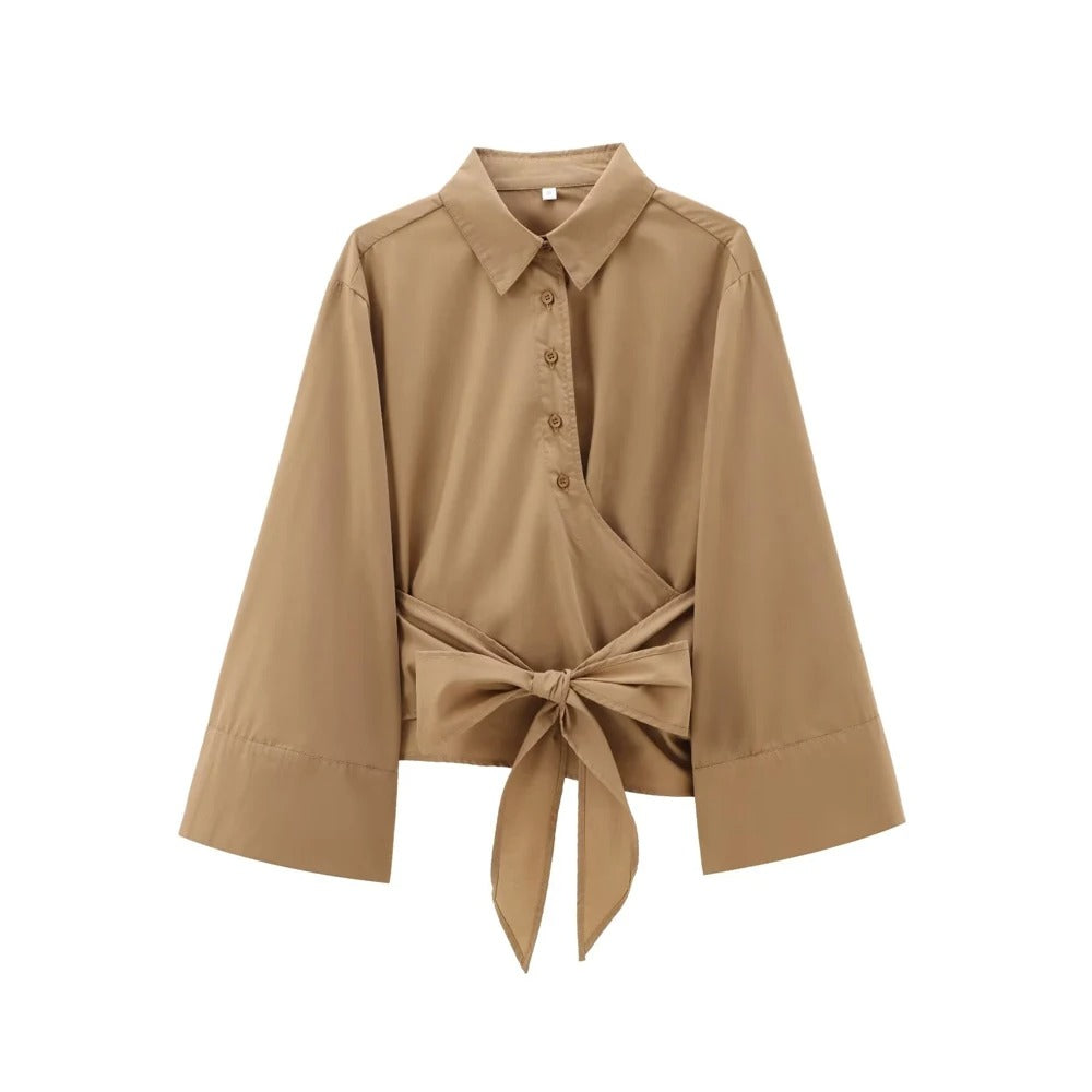 Langermet kimonobluse for kvinner i en delikat farge, med elegant sløyfedetalj for komfortabel hverdagsstil.
