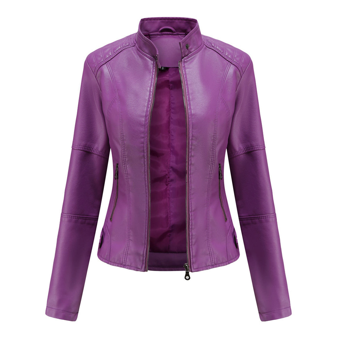Elegant biker skinnjakke for kvinner i mykt skinn, detaljert med symmetrisk glidelås. Flere farger tilgjengelig.