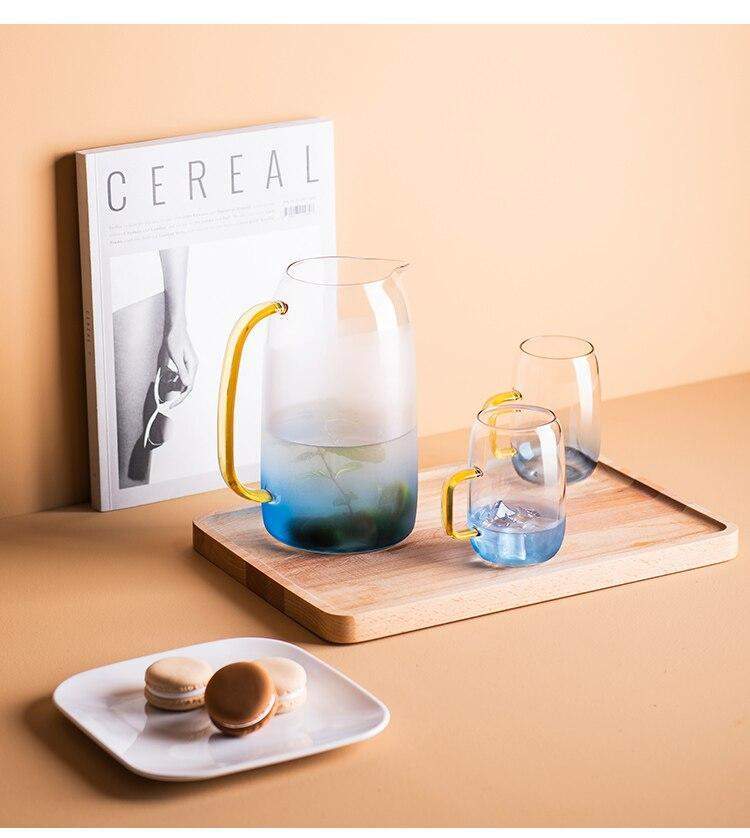 Ideell innflyttingsgave: Blått glasskaraffelsett med drikkeglass. Perfekt bryllupsgave i borosilikatglass.