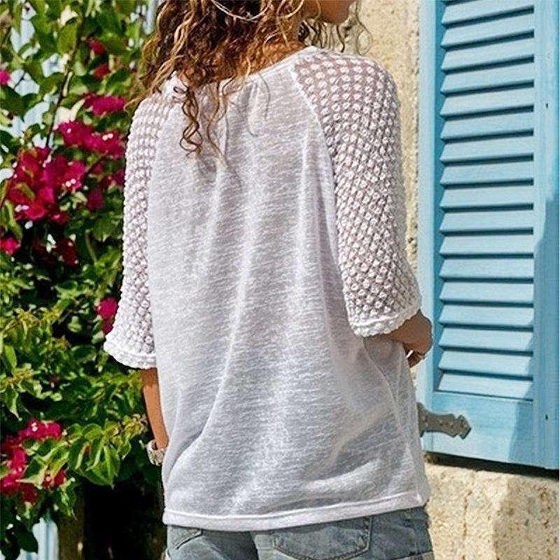 Elegant blonder T-skjorte for kvinner, rund hals, pustende, delikate blondedetaljer, passer til uformell og smart casual stil