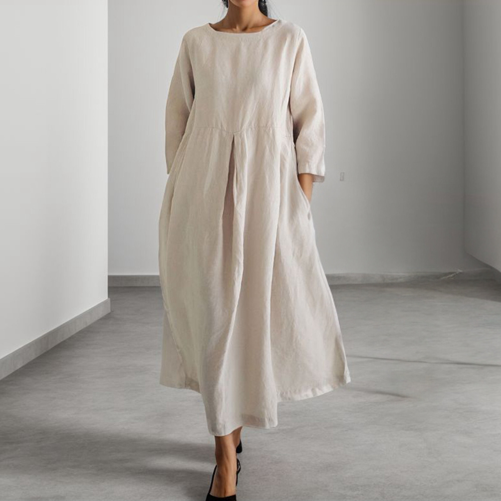 Stilig brun sommerkjole med elegant snitt. Ideell for en chic sommerstil eller en avslappet hverdag.