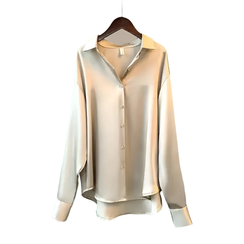 Detaljert bilde av elegant damebluse: reverskrage og mansjetter, perfekt for jobb.