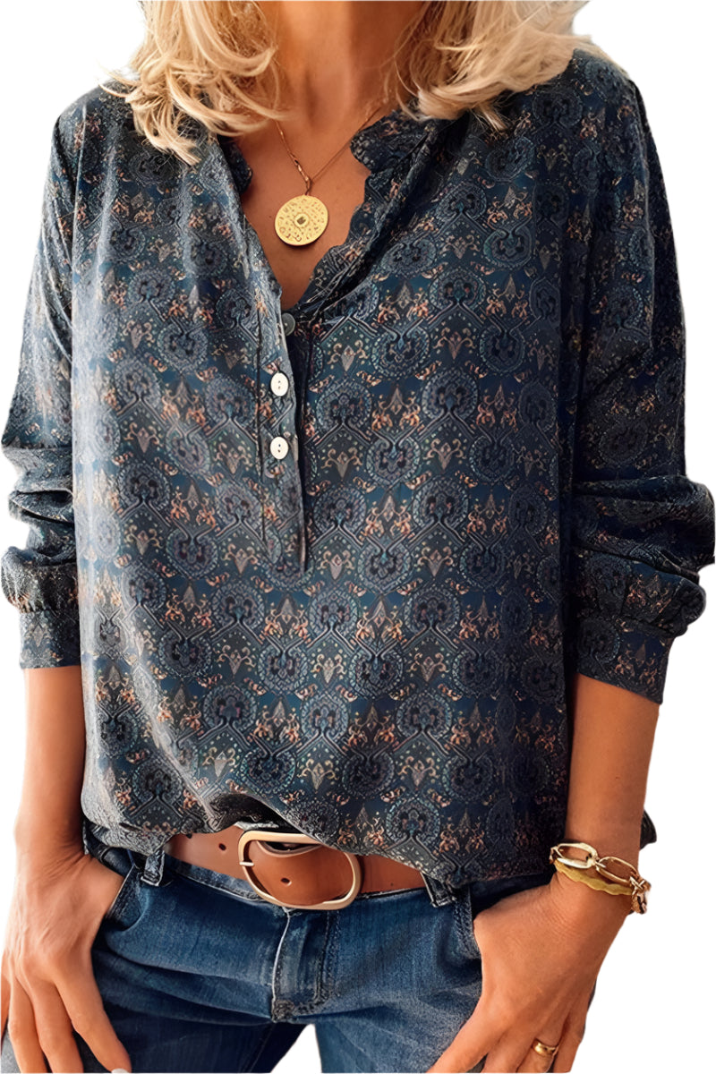 Elegant damebluse med trendy heldekkende trykk og pen utskjæring, perfekt for vår og sommer.