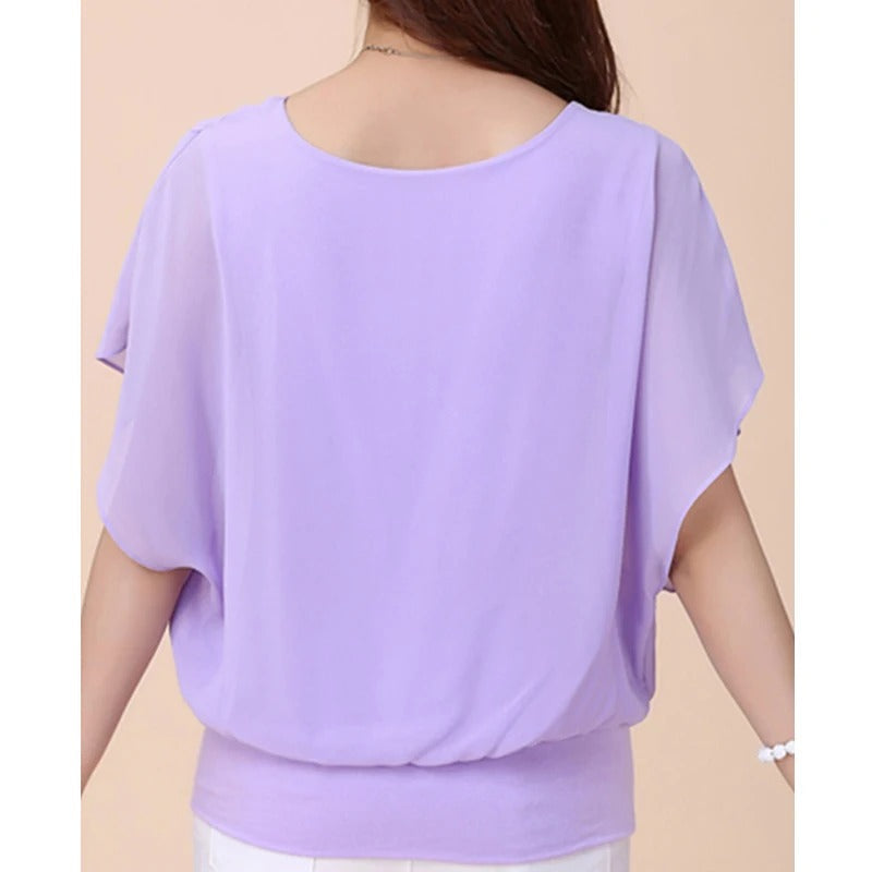 Stilig volangbluse for kvinner med flaggermusermer, ideell for en komfortabel og elegant stil.