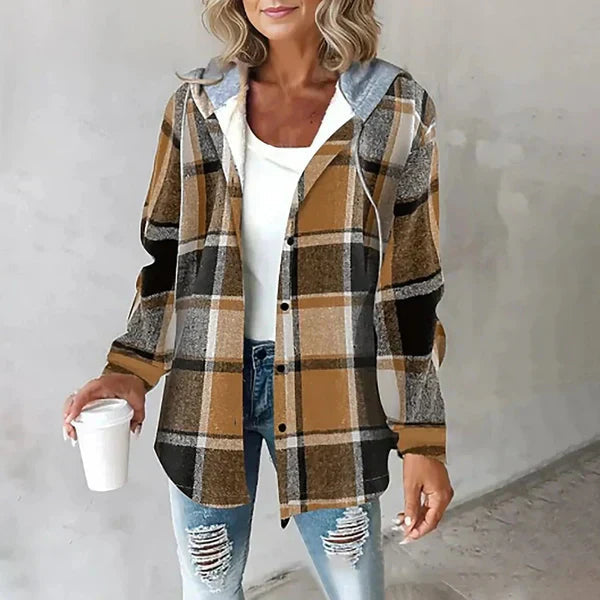 Trendy damejakke med moderne design, gir komfort og stil i vinterhalvåret.