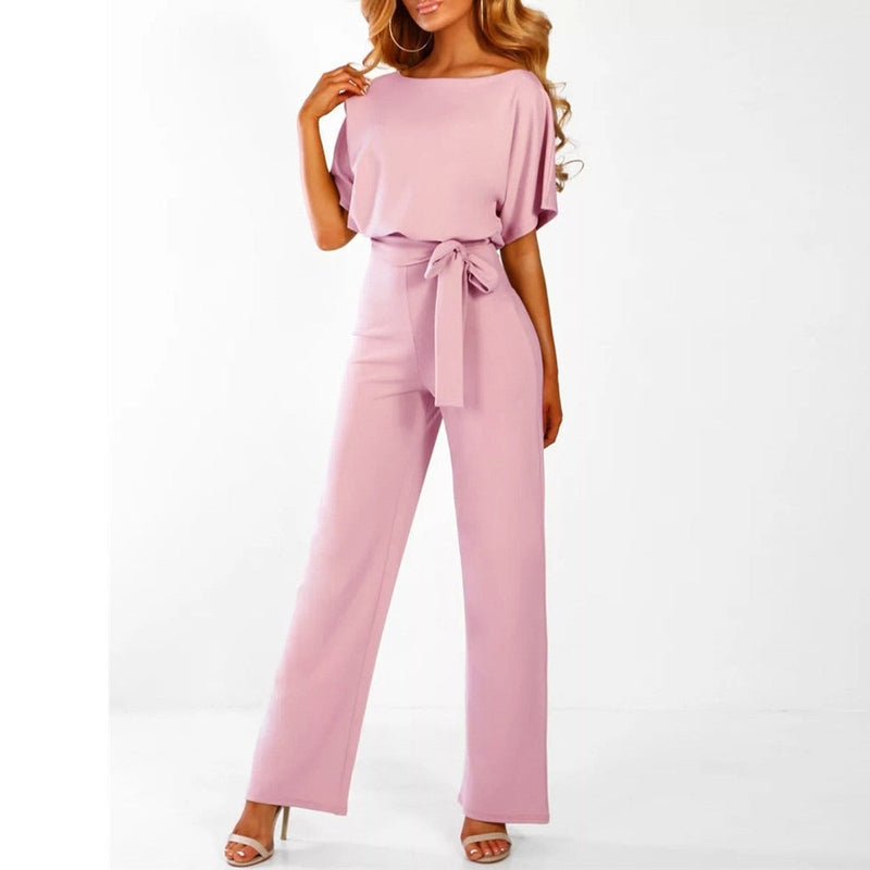 Detalj av snøring i midjen på en elegant damejumpsuit. Understreker justerbar passform for komfort.