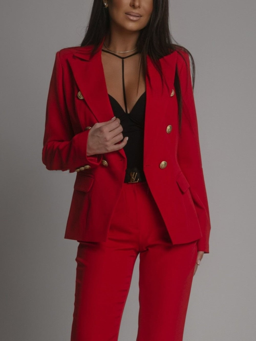 Chic kvinnedress, dobbeltkneppet med skreddersydd passform. For et polert og elegant utseende.
