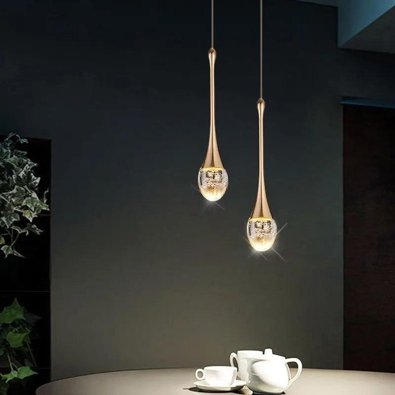 Justerbar pendellampe, gull dråpeformet taklampe for stilren, moderne spisestue.