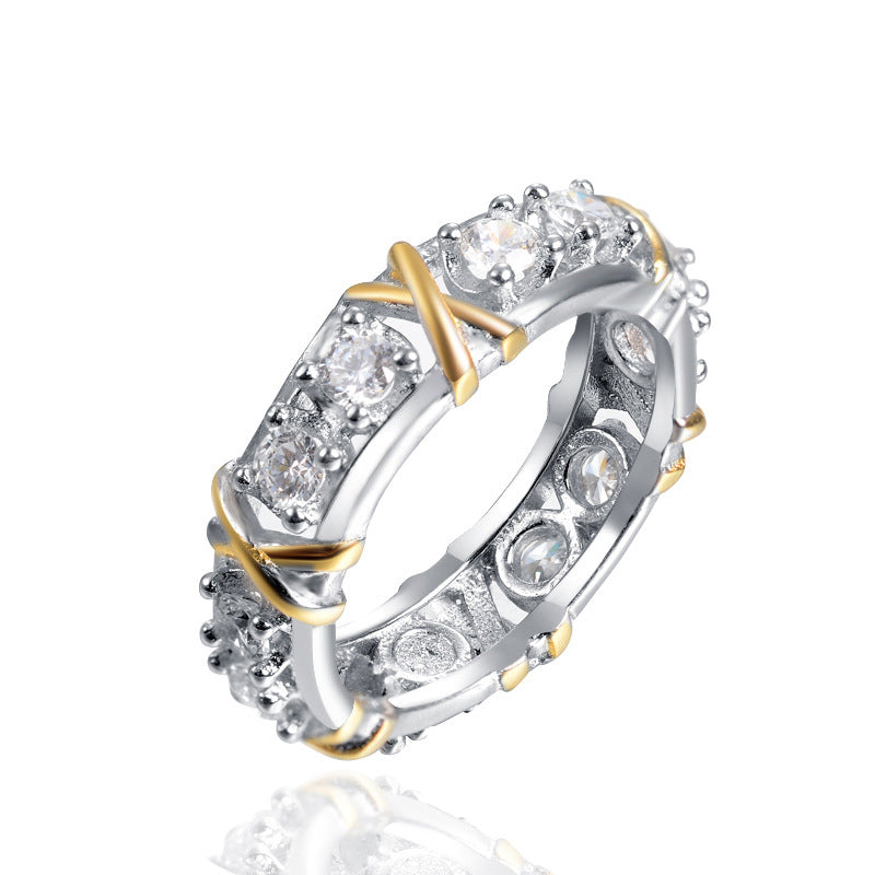 "Elegant evighetsring med glitrende cubic zirconia og 14K gullbelegg, perfekt til både hverdag og spesielle anledninger."
