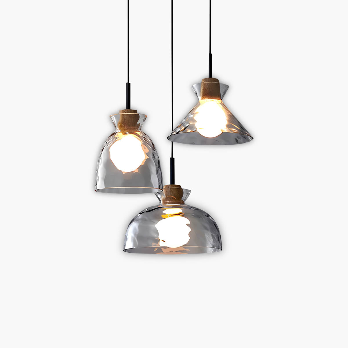 Elegant glass lysekrone med moderne design, minimalistisk stil, justerbar ledning, ideell for moderne interiør.