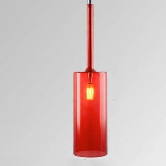 Glasslampe med stilrent design, ideell som pendellampe for moderne spisebord.
