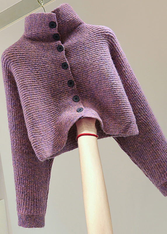 Lilla elegant strikket turtleneck genser for dame med flaggermusermer. Romslig passform, ideell for vintermote og trend.