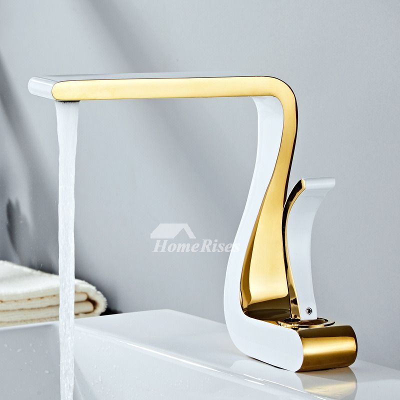 Moderne baderomskran i gullfinish med enkelt grep. Stilfullt design og messing konstruksjon for baderomsinnredning.