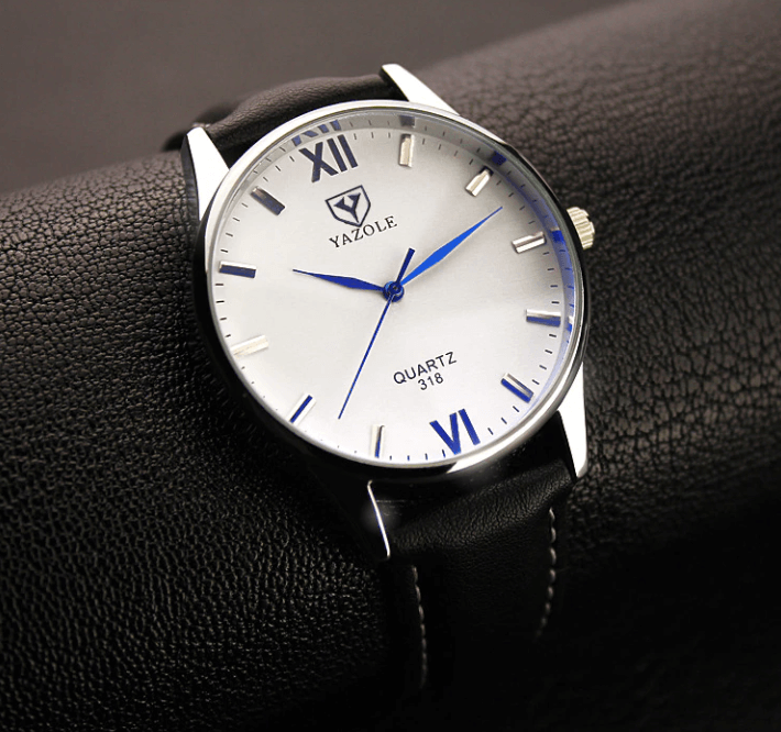 "Elegant herre armbåndsur med tidløs design, skinnrem og romerske tall, gir sofistikert stil til formelle og uformelle antrek