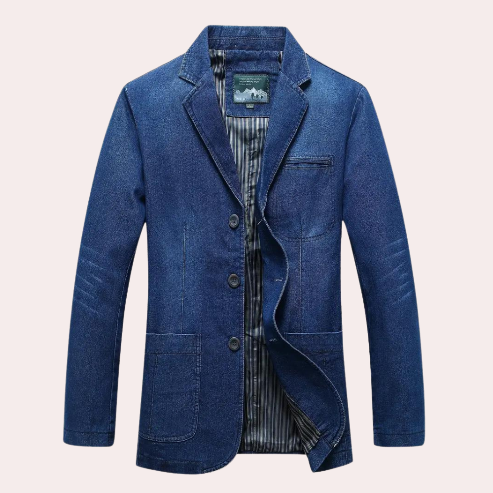 Klassisk herreblazer i moderne snitt, perfekt for en hverdagslig, men polert stil. Et must for menns mote.