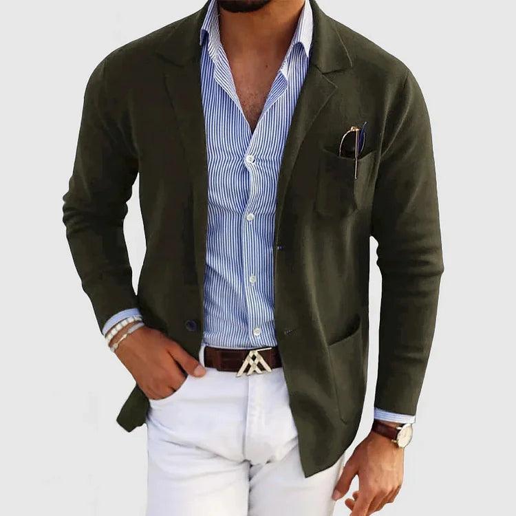 "Elegant herrecardigan i klassisk design med krage og lommer, tilgjengelig i mange farger for stilfull komfort."