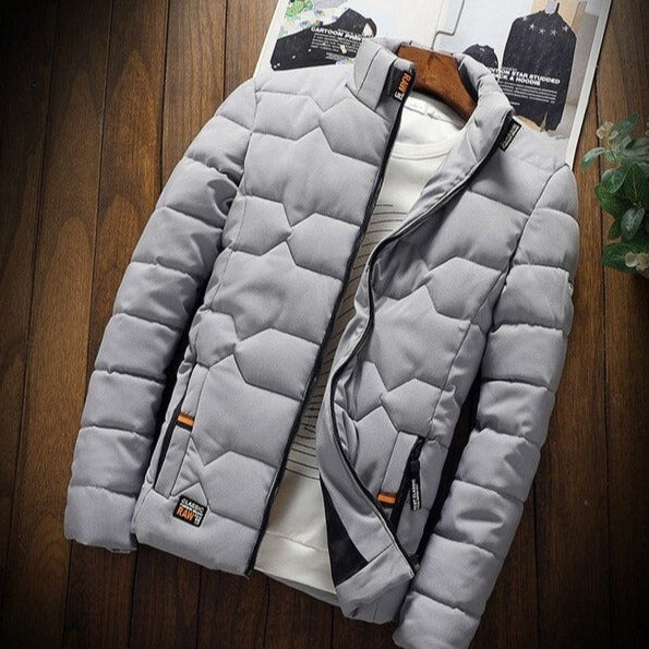 Varm og stilig mennsjakke med standkrage, perfekt for utendørs bruk i kaldt vær. Allværsjakke.