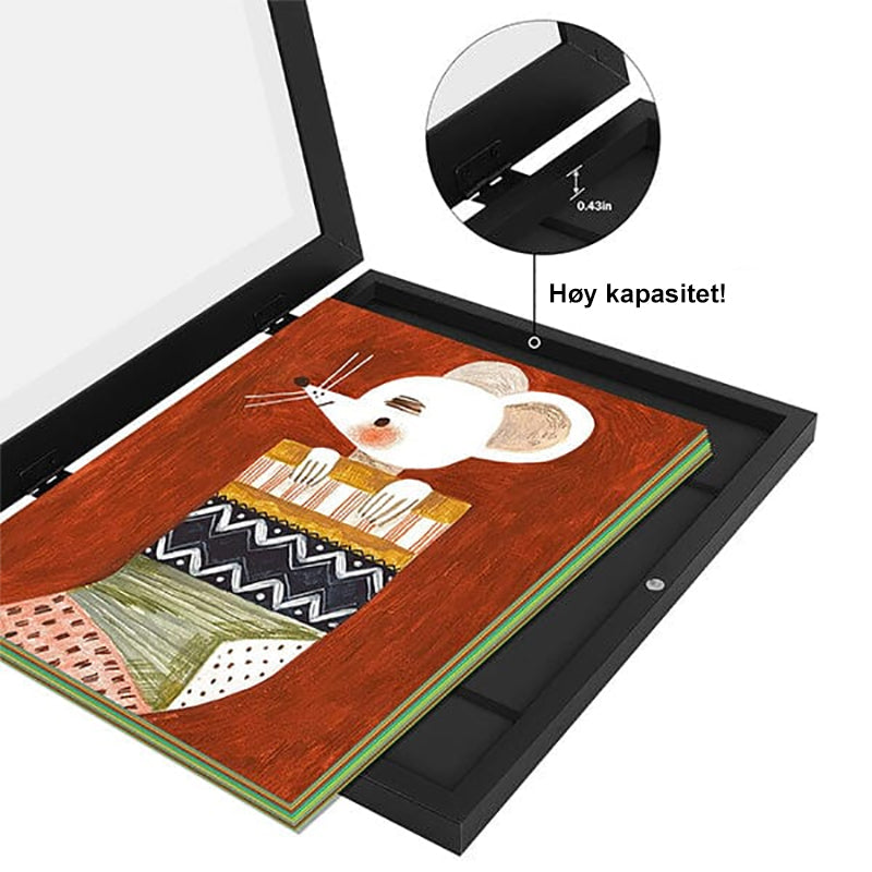 "Elegant, hvit 10x12,5 ramme for barnekunst, med glassfront og magnetlukking, ideell for tegninger og malerier."