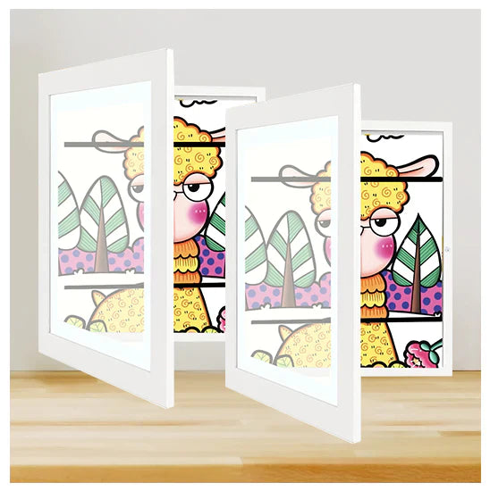 "Elegant, hvit 10x12,5 ramme for barnekunst, med glassfront og magnetlukking, ideell for tegninger og malerier."