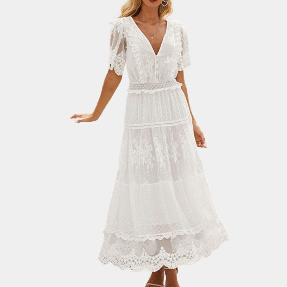 Elegant hvit blondekjole for kvinner, perfekt som sommerkjole, festkjole eller til bryllupsgjest. Romantisk og klassisk.