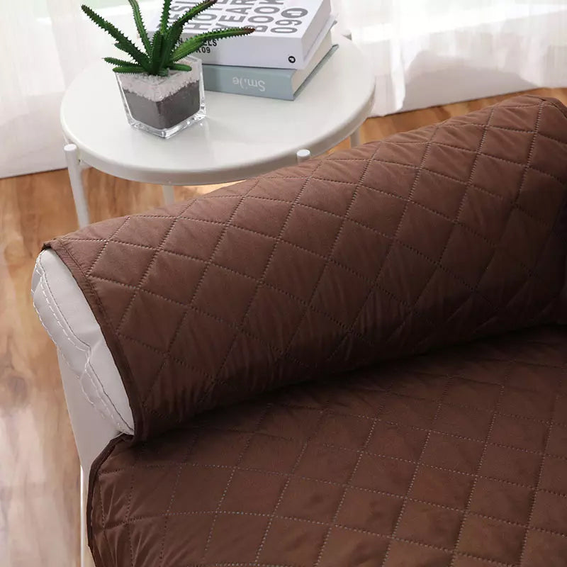 "Elegant hvitestoltrekk i lys grå polyester, gir myk komfort og stil, perfekt for enhver stue."