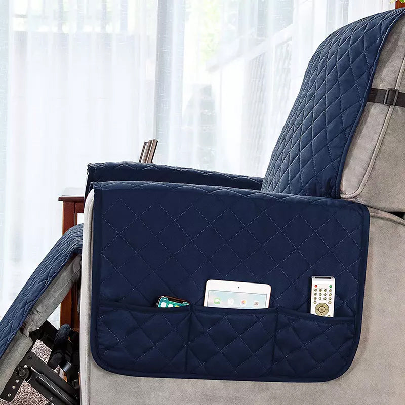 "Elegant hvitestoltrekk i lys grå polyester, gir myk komfort og stil, perfekt for enhver stue."