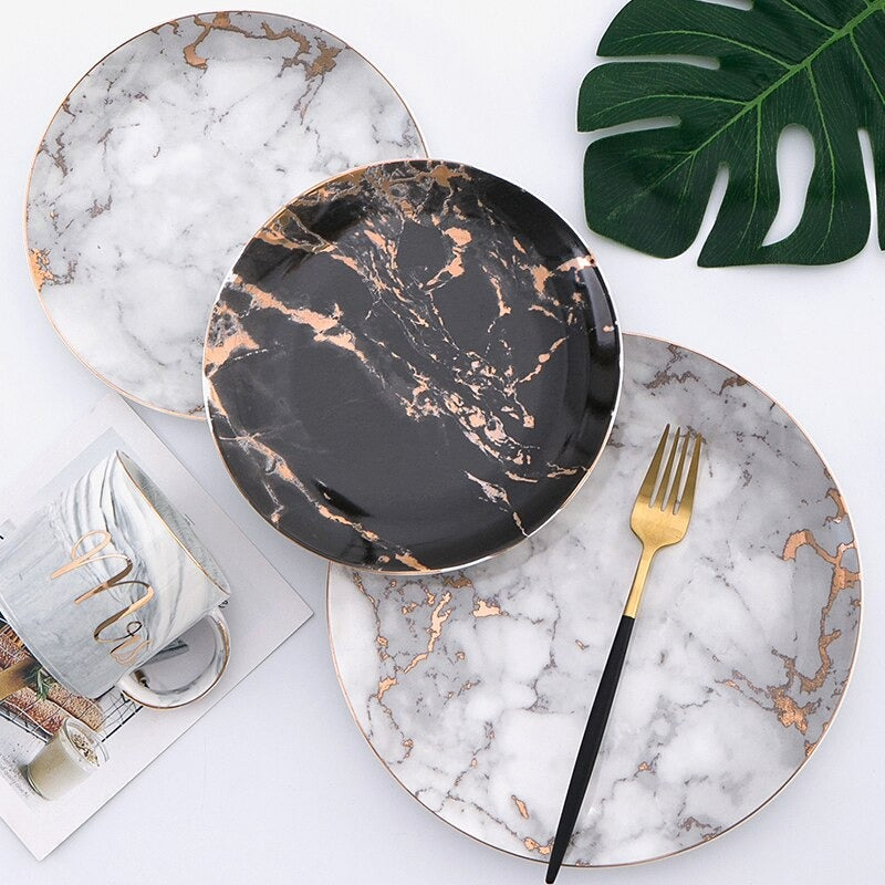 Keramisk marmorplate med et raffinert design, ideell for å løfte spiseopplevelsen i ditt hjem.