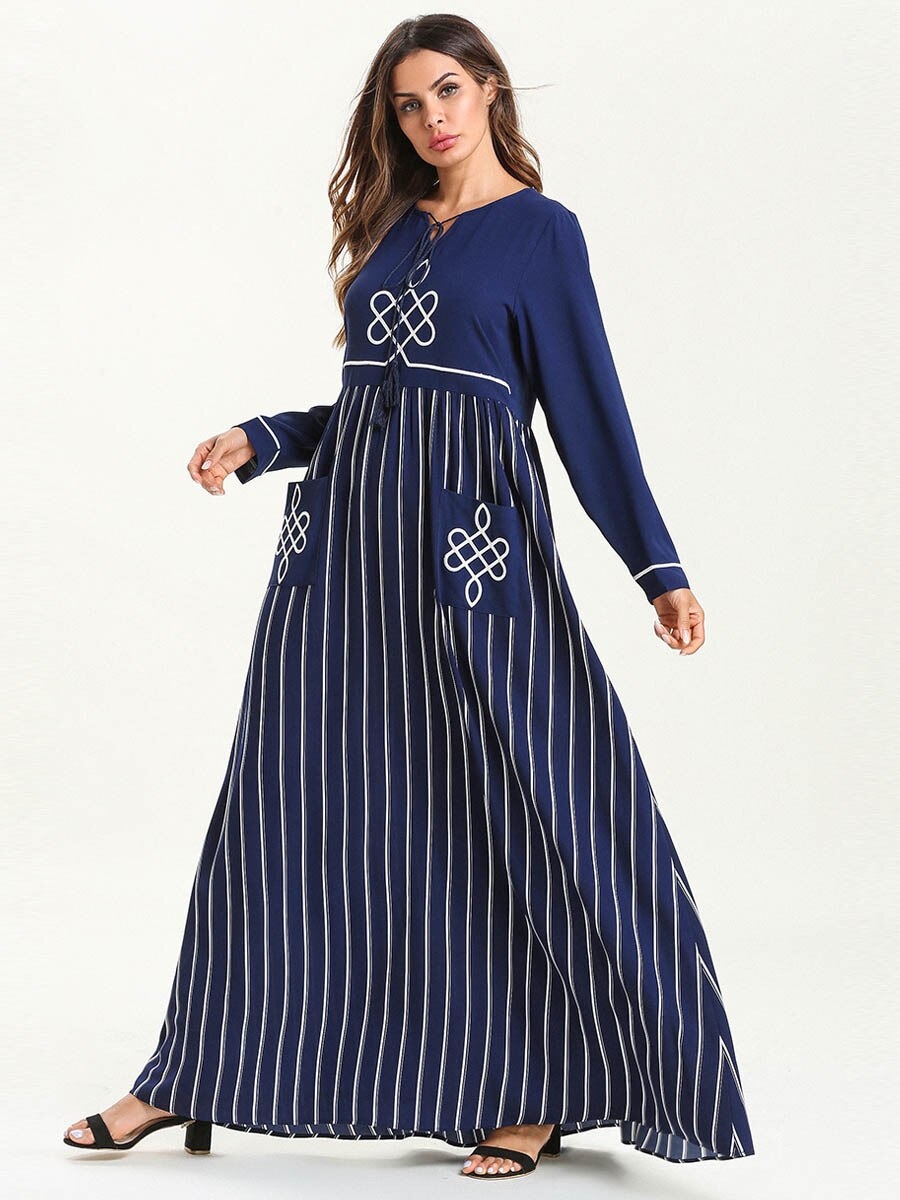 Løs, mønstret langermet dame kaftan maxikjole, svært komfortabel for varme dager og ferie.