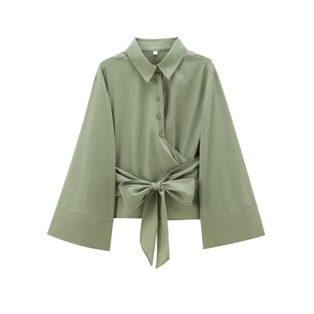 "Elegant langermet kimonobluse for kvinner med sløyfedetalj, i mykt, lett stoff, perfekt for både hverdag og formelle anledni