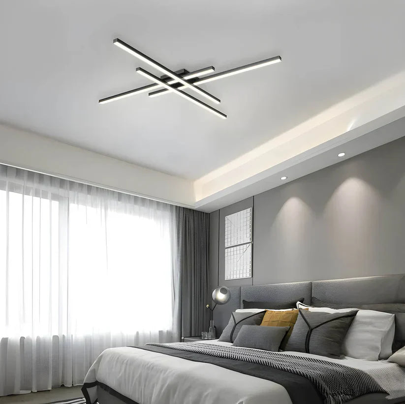 "Elegant LED-taklampe med slanke linjer, dimbar belysning, tilgjengelig i hvit og svart, gir et moderne utseende."