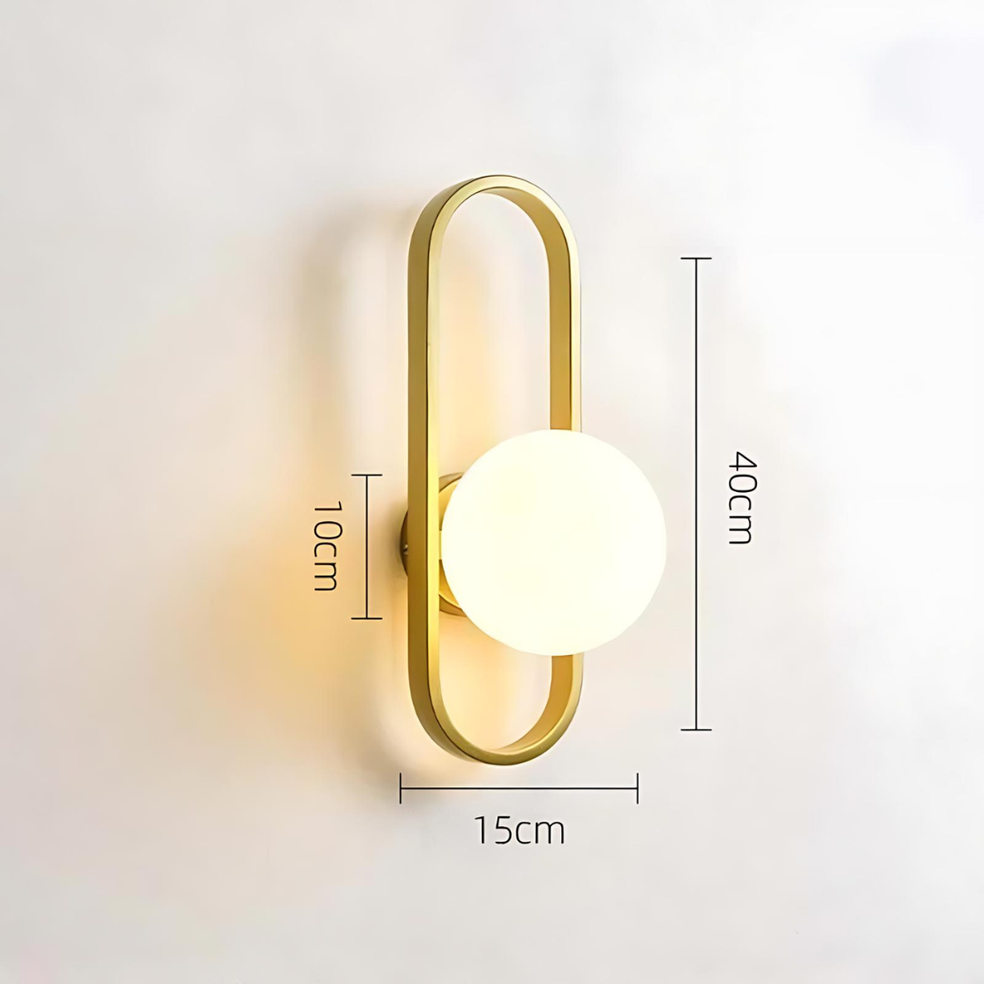 "Elegant LED-vegglampe med stilrent glassdesign, perfekt for moderne hjem. Mykt, omgivende lys skaper elegansesfære."