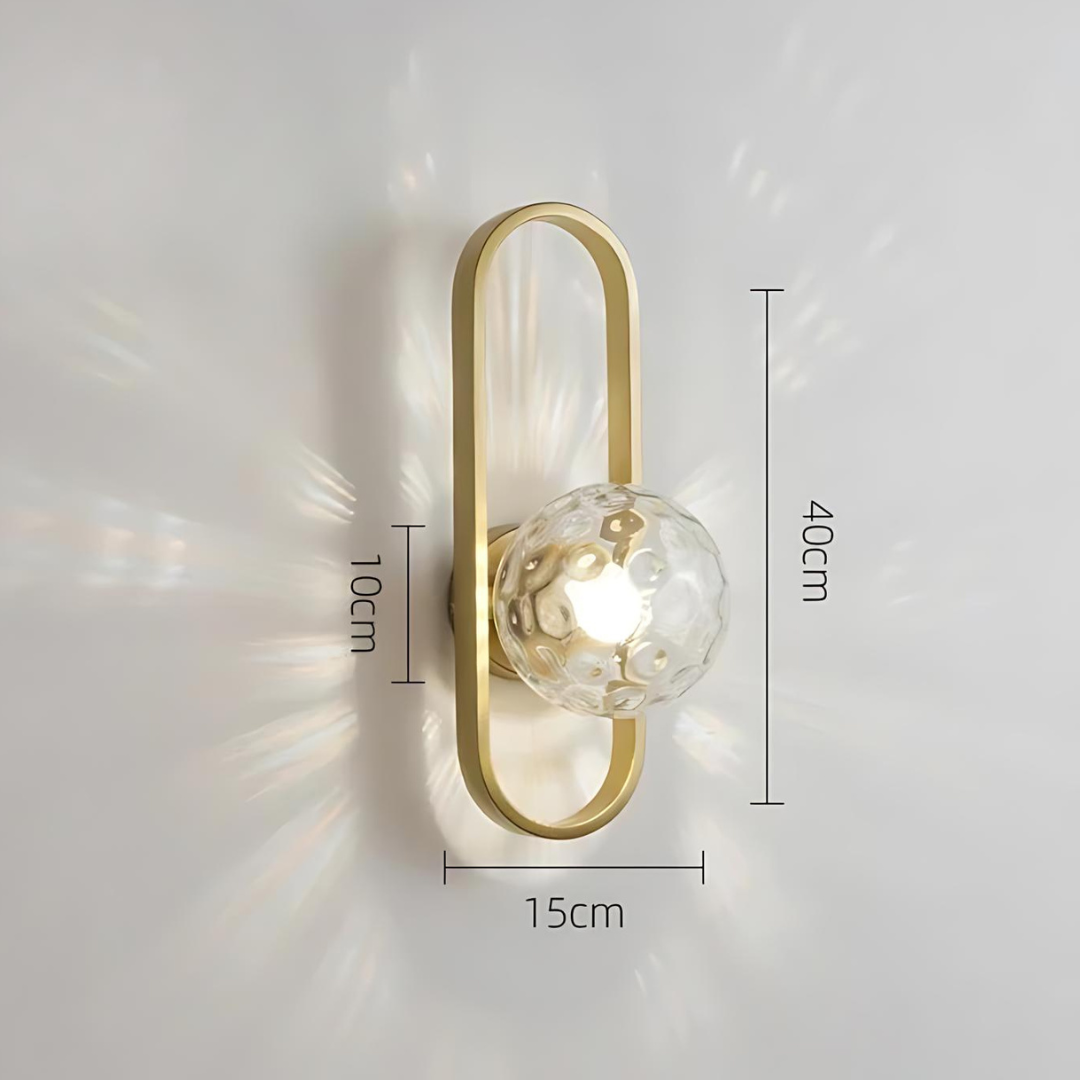 "Elegant LED-vegglampe med stilrent glassdesign, perfekt for moderne hjem. Mykt, omgivende lys skaper elegansesfære."